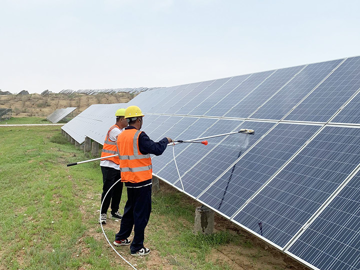 光伏組件保潔與維護(hù)